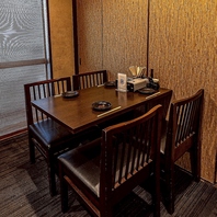 インテリアにこだわった和モダンスタイルの店内