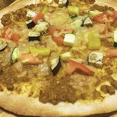 夏野菜のクリスピーキーマカレーピザ