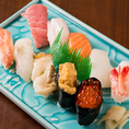 函館の朝市で取り寄せた魚介類を職人が捌いて振舞います。新鮮な海の幸をお楽しみください★