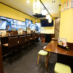 カウンター席ございます。