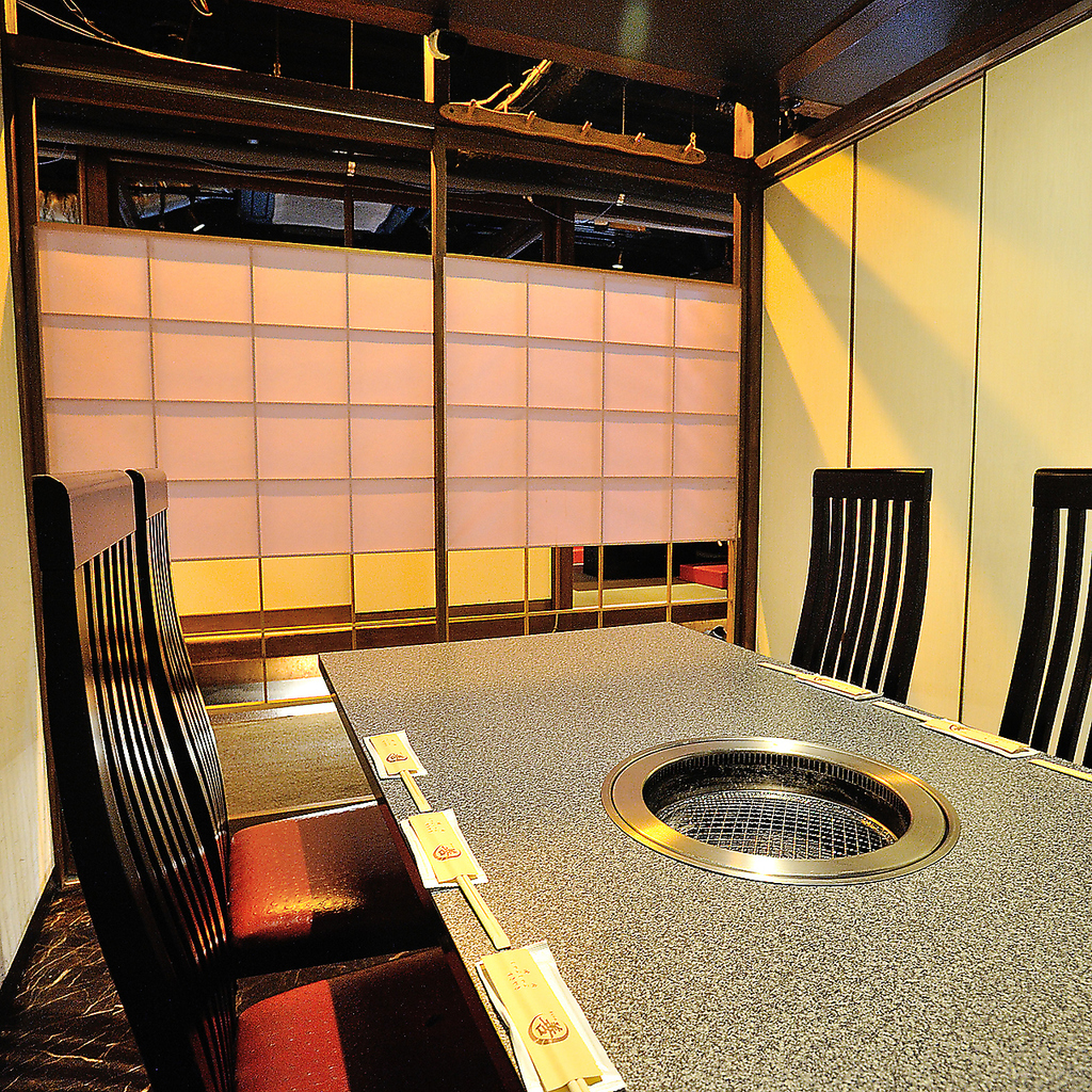 少人数から大人数まで個室でどうぞ！　周りを気にせず、ゆったりと贅沢な時間が過ごせます♪