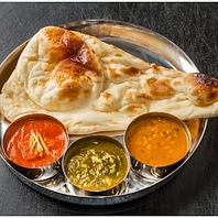 当店の自信作、カレーやタンドール料理・絶品ナン