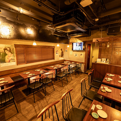 店舗全体の貸切利用は最大50名まで対応可能。歓送迎会や打ち上げ、忘年会、新年会などの大人数の宴会にぴったりのプランもご用意しています。貸切時は他のお客様に気兼ねなく、店舗全体を自由に使えるため、スピーチやサプライズ演出などもスムーズ。