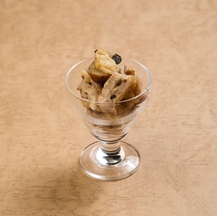 しっとり清流鶏モモ肉とじゃが芋タプナードソース