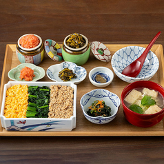 三色そぼろ重定食