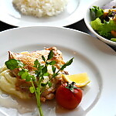 <<週替り>> レモンとローズマリーでマリネしたローストチキン(ライス付)
