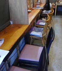 カウンター全6席