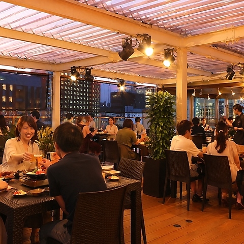 旭川の夏、“選ばれる一夜”。料理にこだわる屋上テラスで上質な時間を。