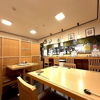 おもてなしの心を写す、明るく清潔な店内