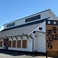 松山自動車道「松山IC」から車で約20分。道後温泉からも車で約9分とアクセス良好で、松山市内観光やドライブのあとに立ち寄りやすい立地です！（バスをご利用の際は「愛大農学部前」から徒歩2分です）当店専用の広々とした駐車場を20台完備しております。ご家族やグループなど、お車でお越しの際も安心してご利用ください。