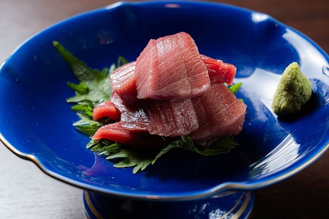 旬の素材を愉しむ和旬菜料理と49種類を誇る梅酒や豊富なお酒を楽しめる一軒