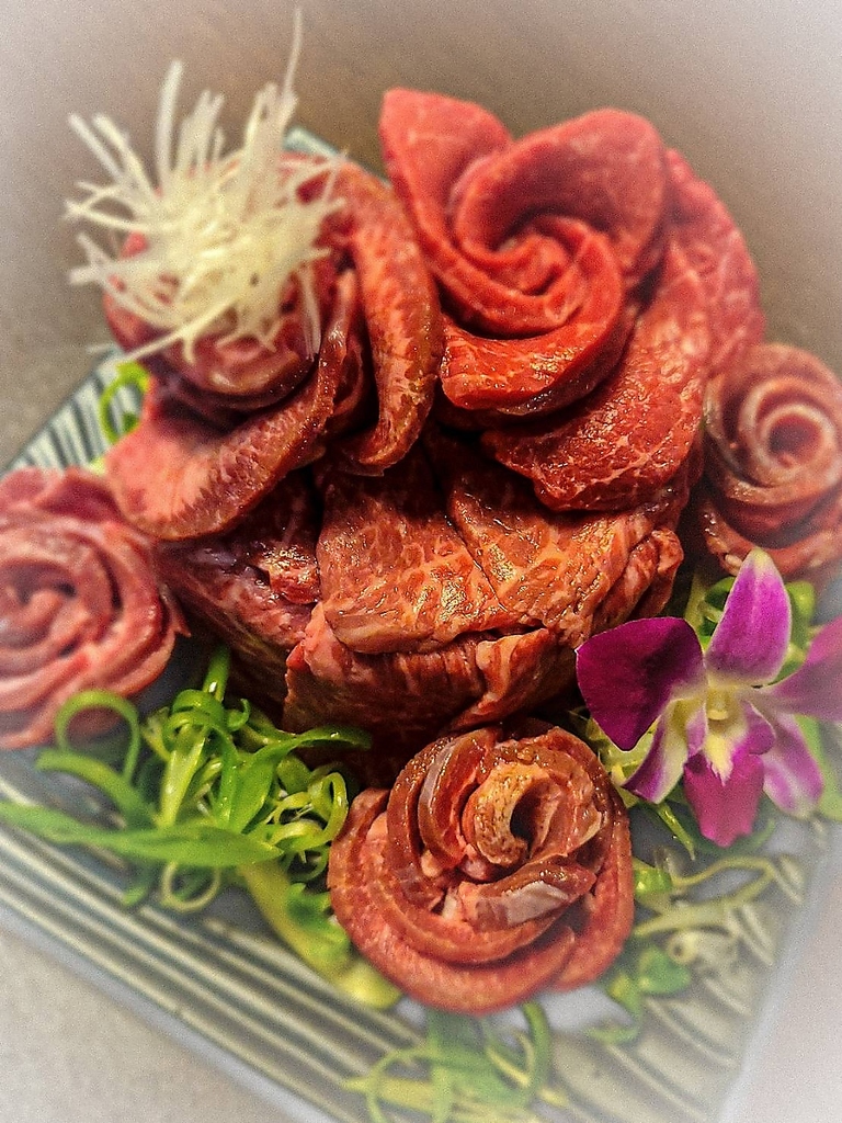 サプライズ！お肉ケーキ♪（コースページをご参照ください。）