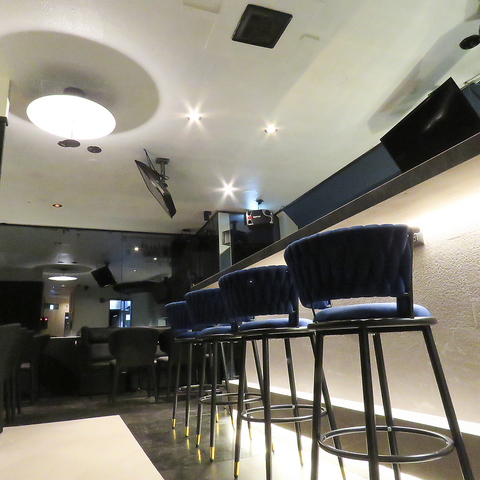 遊べるBAR！飲み放題や個室カラオケで盛り上がる♪