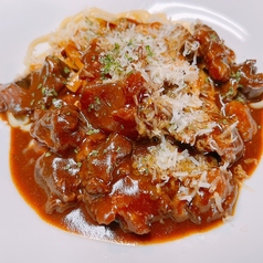 とろとろ牛すじデミグラスソースのパスタ
