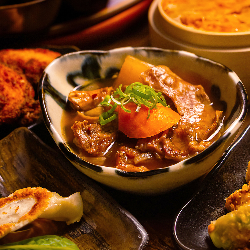 大人の隠れ家「神田ばる」で愉しむ、心温まる創作料理と和モダンな空間