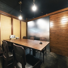 個室を二つ繋げて、最大16名様までご利用いただけます。※個室は4名様からのご案内になります。