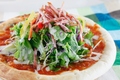 料理メニュー写真&nbsp;シーザーサラダピッツァ