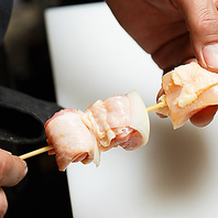 炭火で焼き上げる焼鳥！