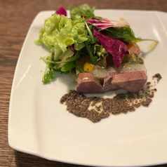 牛タンと旬野菜のテリーヌ ~タプナードソース~