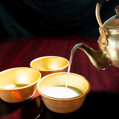 仲間とシェアして飲むには、韓国伝統のこちらを是非！