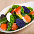料理メニュー写真&nbsp;新鮮な横浜野菜を特製ドレッシングでどうぞ 名物！ど根性サラダ Lサイズ（4, 5人前）
