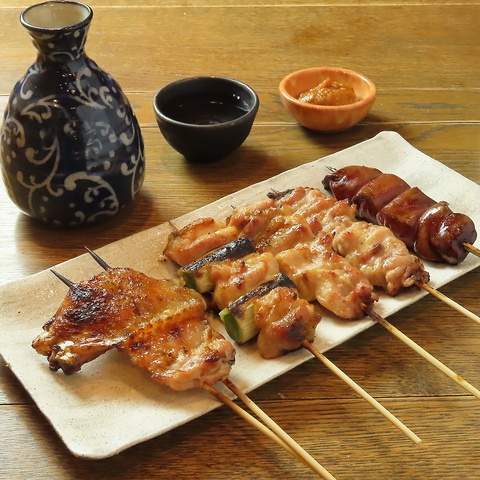 こだわりのお酒と炭火でじっくり焼いた焼き鳥のコンボを是非お楽しみください