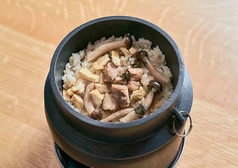 上品な脂がのった「丹波赤鶏の釜飯」