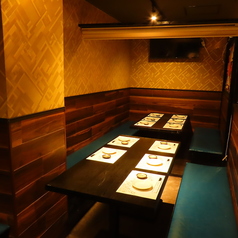 新型コロナ対策。当店は考えうる最大限の対策を実施しております。アルコール消毒箇所（営業時間の1時間ごと）→トイレ、出入り口、カウンター、椅子、テーブル、メニュー帳はお客様が入れ替わる毎にアルコール消毒をしております。(池袋/居酒屋/個室/焼き鳥/土鍋ご飯/牛タン/宴会/女子会/接待/記念日/デート/人気/喫煙可)