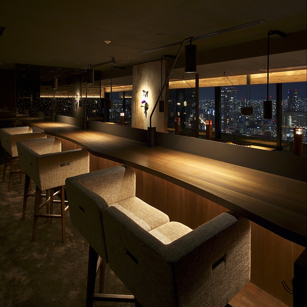 夜景が見える２名専用シートが全てのカップルに捧げる特別な一夜…