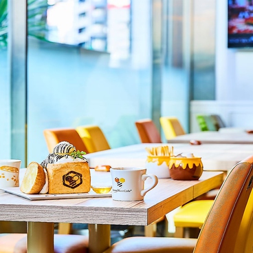 ハニトーカフェ パセラ横浜関内の雰囲気1