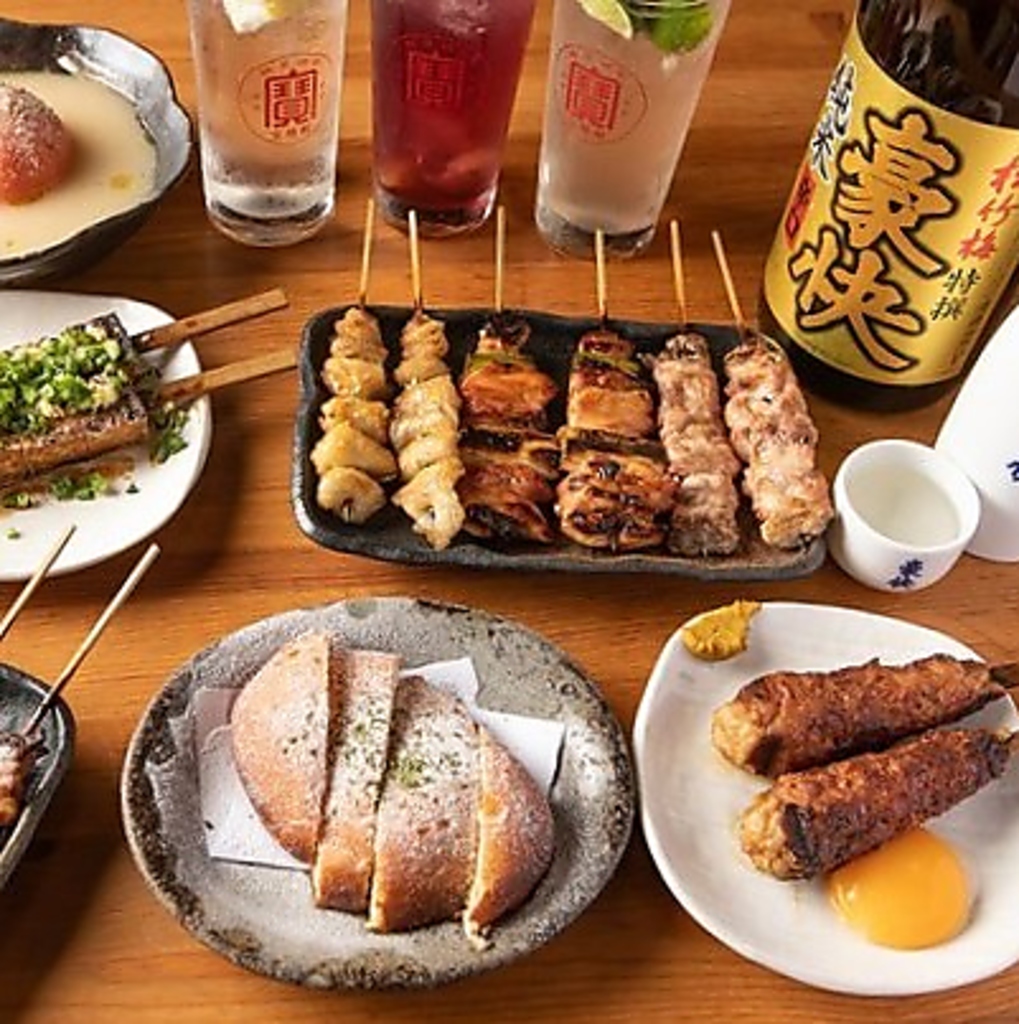 職人こだわりの焼き鳥、串焼きなど選りすぐりの美味しい料理とお酒が種飲み放題！