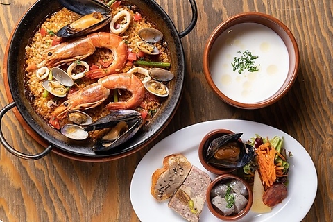 六本木ミッドタウン近くのカジュアルなスペイン食堂♪自然派ワインとクラフトビール