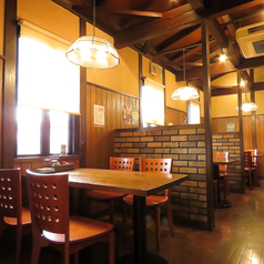 お仲間やご同僚とのお集まりにはぜひテーブル席をお使いください！！