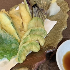 アボカドと旬野菜の天ぷら盛り合わせ
