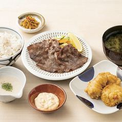 チキン南蛮と牛たん麦とろろ定食