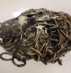 イカ墨のスパゲティ