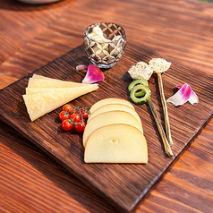 ファットリアビオ北海道のチーズ盛り合わせ