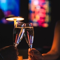 アートと音楽の素敵な空間でお食事をお楽しみください！