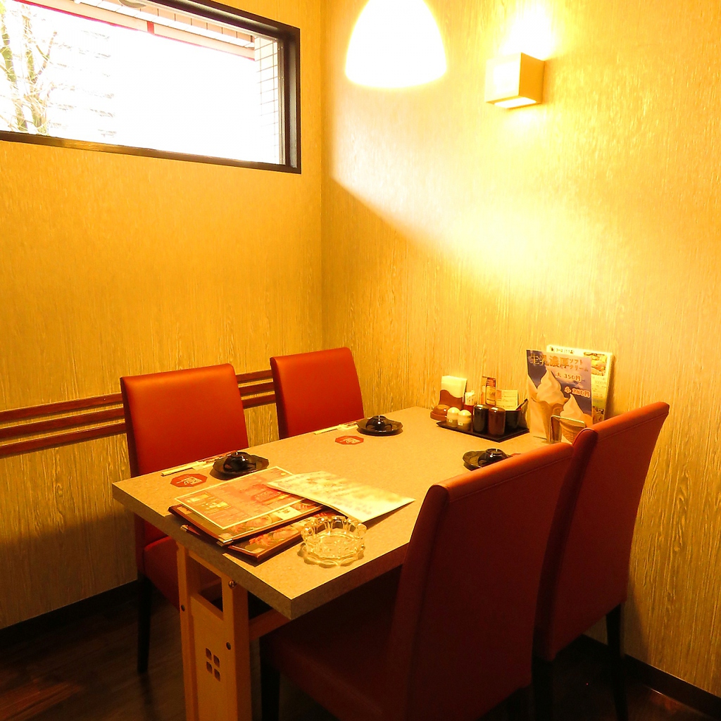 雰囲気バッチリ！4名様用のテーブル席。人数により仕切れるので使い勝手◎。会社帰り等にぜひ☆