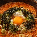 とんこつ葱しゃぶ、炊き餃子の〆の雑炊（写真は赤の〆）