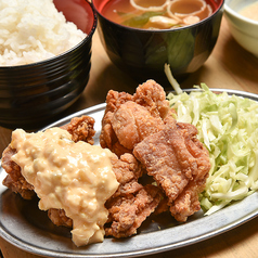 ご飯・味噌汁おかわり自由！とろろ付き定食