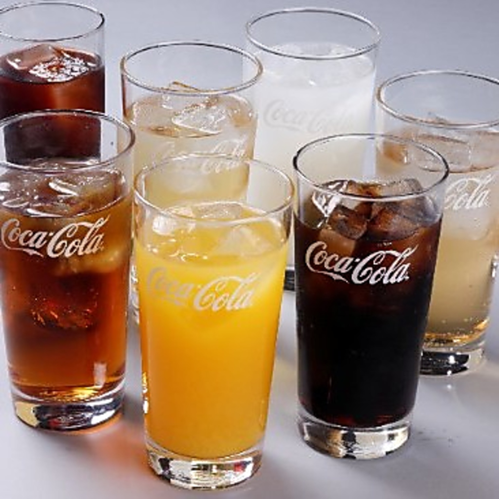 ランチタイムにはお得なセットメニューをご用意！なんと白ごはんとスープのおかわりは自由です♪