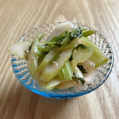 セロリとパクチーの梅ナムル