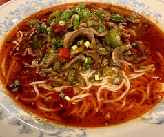 漬物と鶏モツ煮込みビーフン