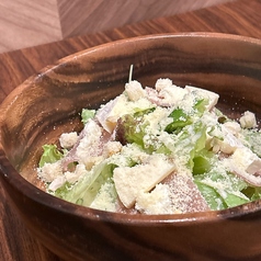 生ハムとチーズたっぷりシーザーサラダ