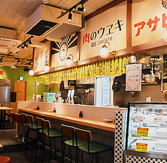 オープンキッチンのカウンター。ライブ感あるカウンターでお楽しみくださいませ。