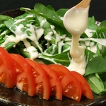 とろ～りチーズが決めて！ほうれん草とトマトのとろけるチーズドレッシング（サラダ）