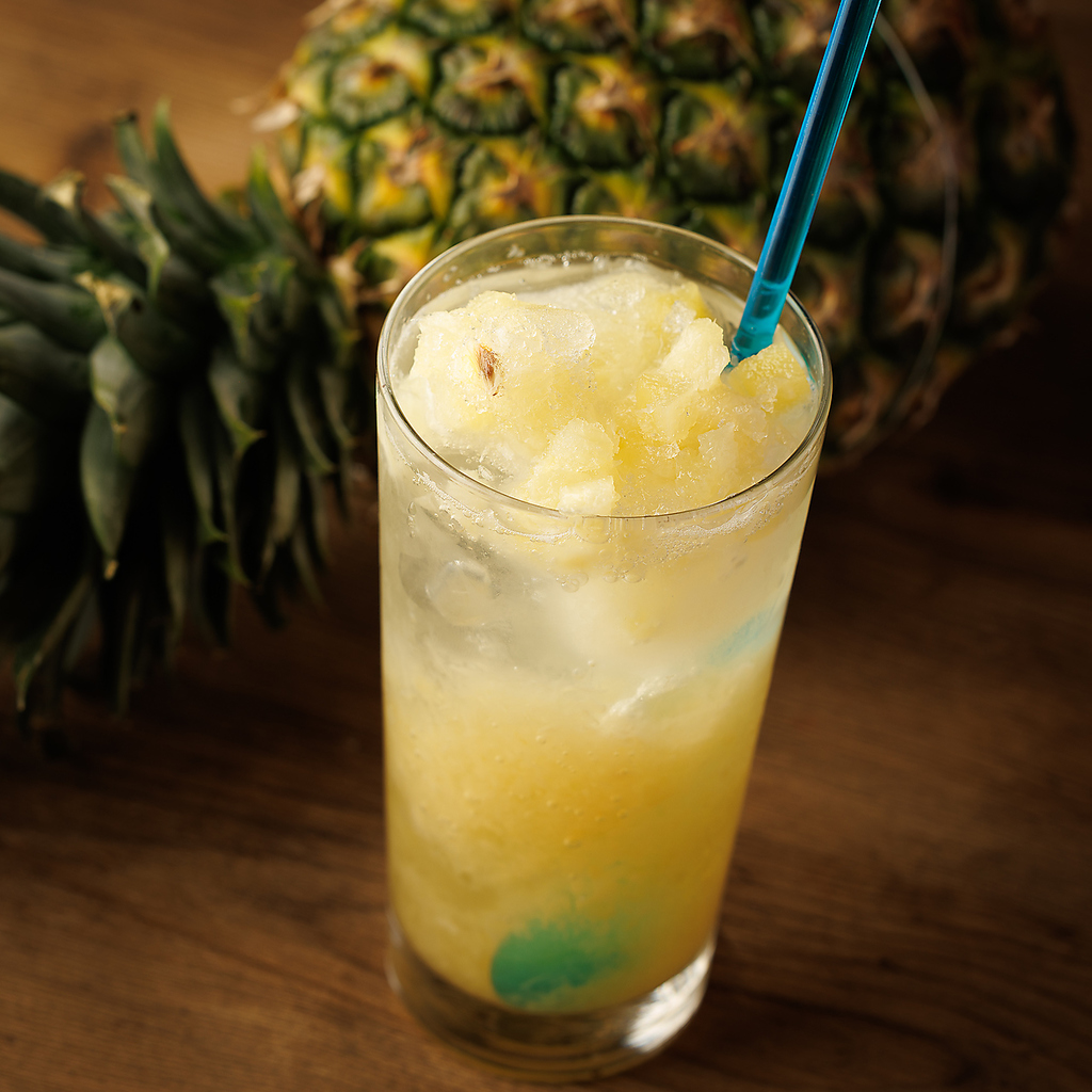 新鮮な果物を使用したフレッシュサワーを各種ご用意しております。