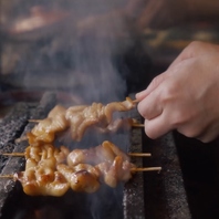 炭を使い匠の技が光る本格的な串焼き