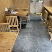 お子様連れのお客様も安心♪ゆったり座れるテーブル席